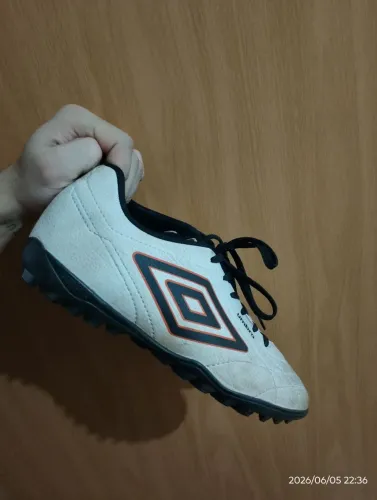 Chuteira Umbro Society 39