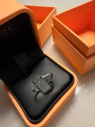 Anel solitário em ouro branco 18k com safira azul - Com certificado