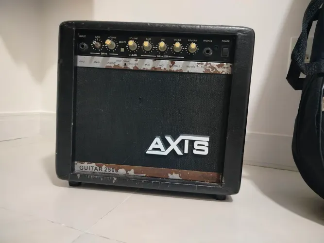 Amplificador com overdrive e reverb nativos