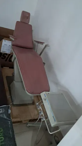 Vendo cadeira completa com kits para consultório de dentista