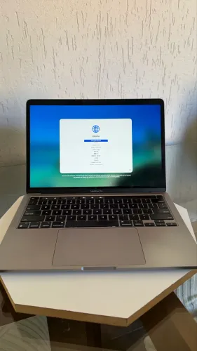 MacBook Pro M2 8Gb/256SSD