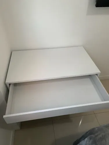 Escrivaninha branca