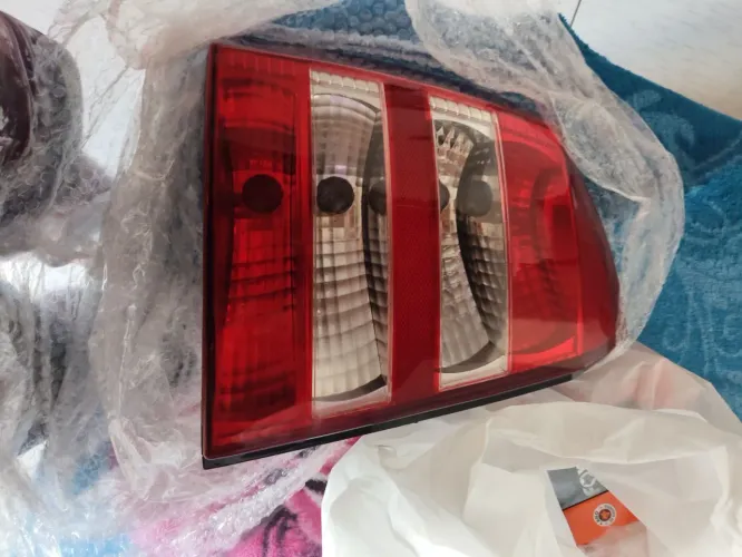 Farol traseiro lateral esquerdo do Astra 2003-2013 Hatch.