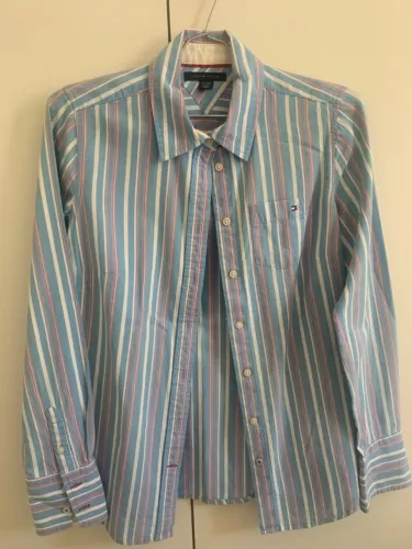 Camisa azul com listas branca e rosa, Tommy Hilfiger , linda!