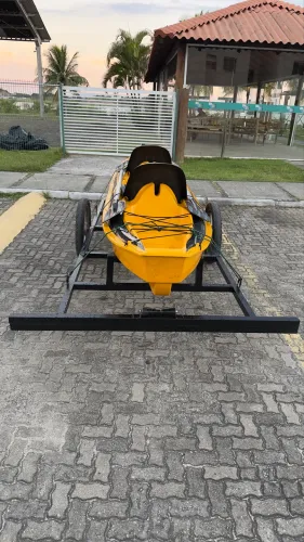 Caiaque com carretinha 