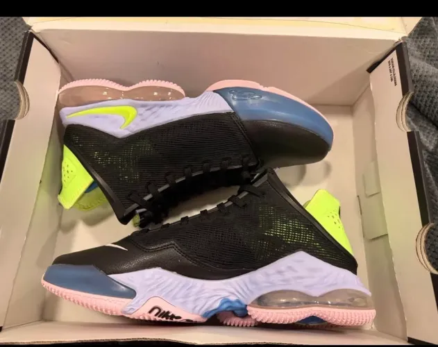 Tênis LeBron 19 low 