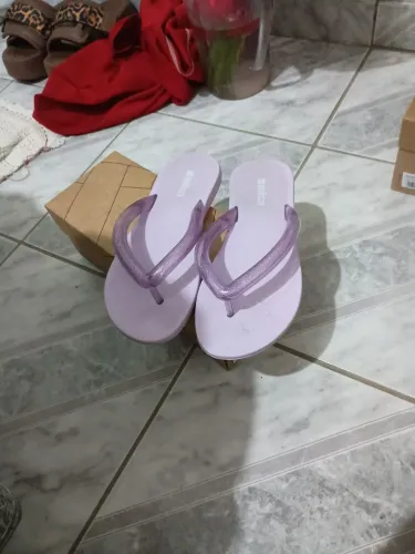 melissa usada 2 vezes ,novinha e sem detalhes de uso .
