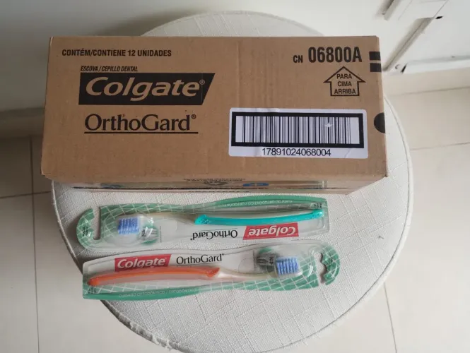 Caixa lacrada com 12 ESCOVAS ORTODÔNTICA 