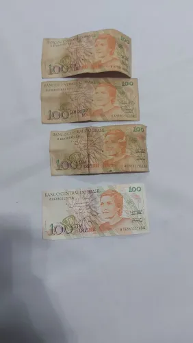 3 notas de 100 Cruzeiros