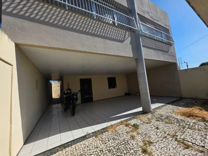 Casa com 3 dormitórios à venda, 225 m² por R$ 590.000 - Cidade dos Funcionários - Fortalez
