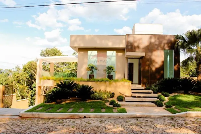 CONDOMÍNIO QUINTAS DO BRUMADO - CASA À VENDA