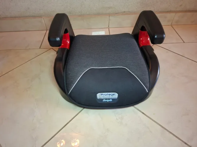 Assento de elevação para auto - Burigotto Protege Fix - de 15 a 36kg - preto