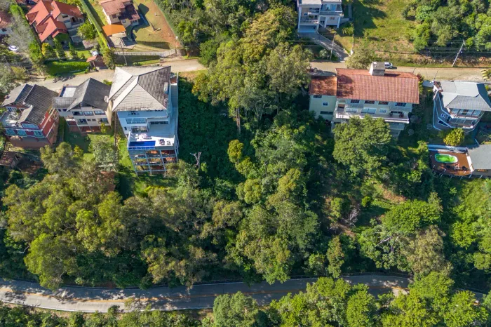 Lote em condomínio no Quebra Frascos, Teresópolis.