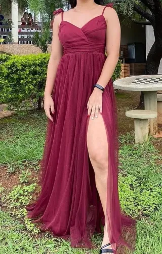Vestido de festa marsala