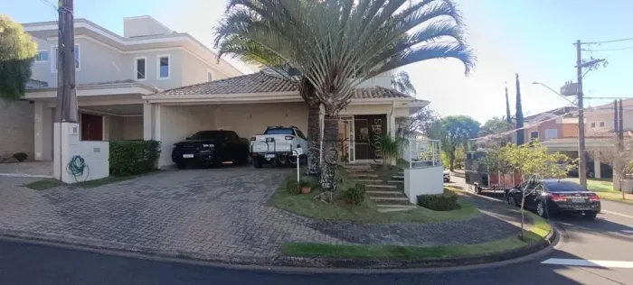Sobrado à venda em Valinhos, Condominio Florada da Mata, com 3 suítes, com 237 m²