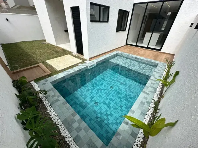 Casa modelo no condomínio jardim espanha 