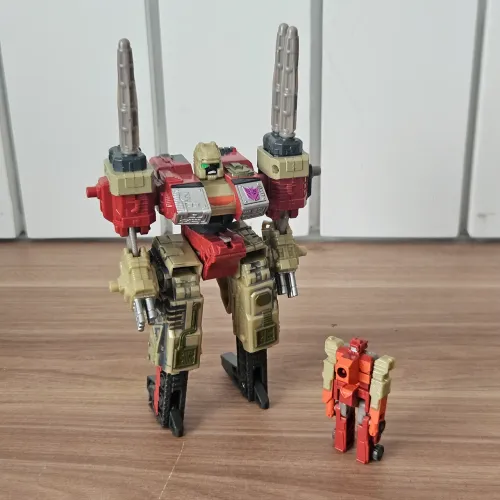 TRANSFORMERS ARMADA DEMOLISHOR & BLACKOUT (USADO)