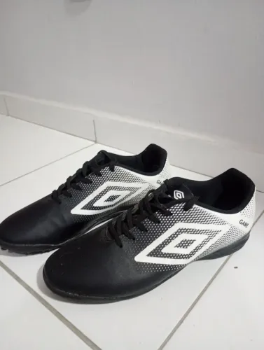 Chuteira umbro society game tam. 42