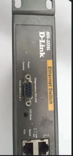 Switch Gerenciável D-Link DES-3226L 24 Portas 10/100 - Usado