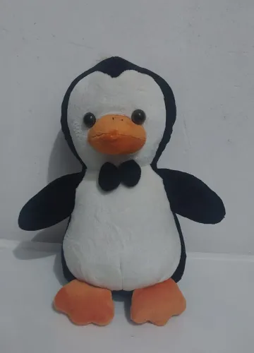 Pelúcia Pinguim (28 cm)