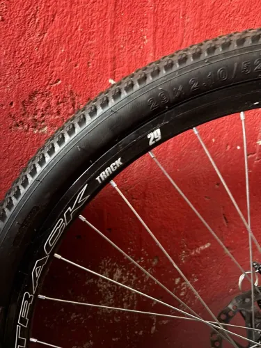 Bicicleta track aro 29 prata.