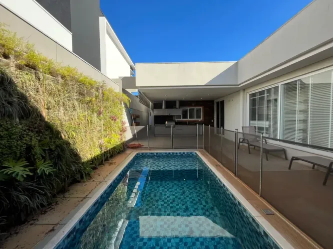 Casa para locação no condomínio Residencial Villaggio II em Bauru-SP.