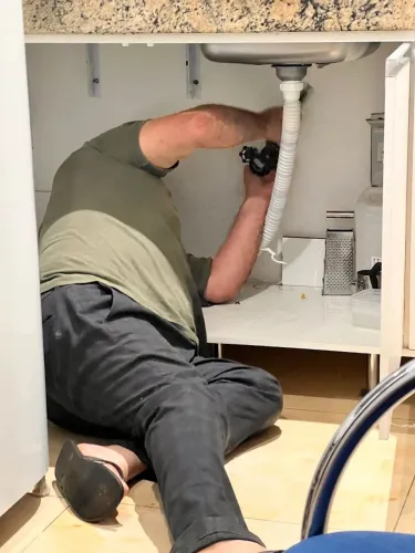 BOMBEIRO HIDRÁULICO E ELETRICISTA DISPONÍVEL 