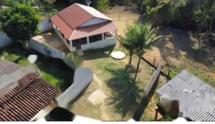CASA COM AMPLO TERRENO À VENDA /TROCA