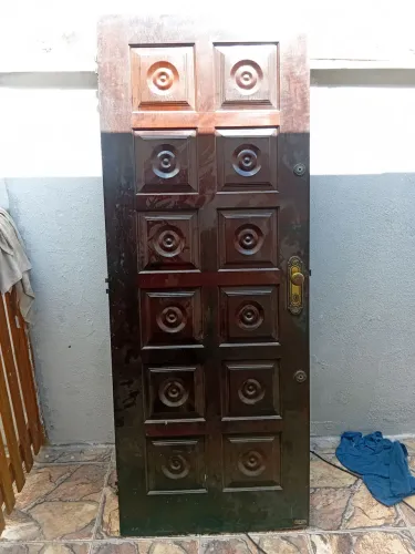 Porta maciça embua completa