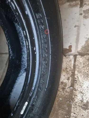 Pneu 205/60R15