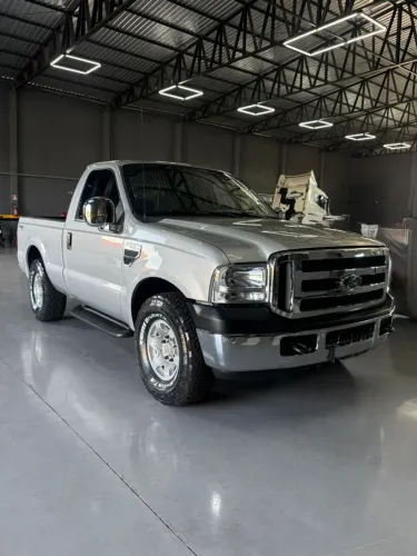 Ford F-250 XLT 4.2 180cv CD TB Diesel 2023
