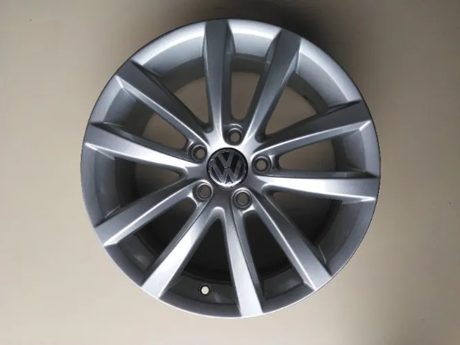 Jogo de Rodas VW Passat Alemão 5x112 17x7,5 47 Prata Seminova JG 21