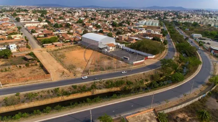Explore este terreno de 4.163 m², com potencial construtivo de até de 24.978m² ,