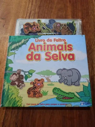LIVRO DE FELTRO ANIMAIS DA SELVA COM 9 PEÇAS DE FELTRO PARA COMPOR CENÁRIO