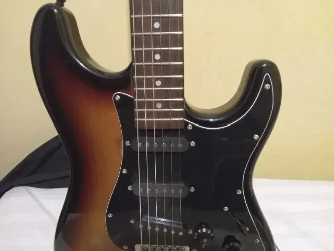 Guitarra First Act