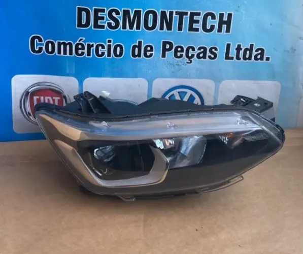 Farol lado direito xenon tracker lt 2018 a 2022 
