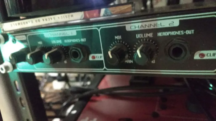 Monitor para foneFourHand 400 FENDER