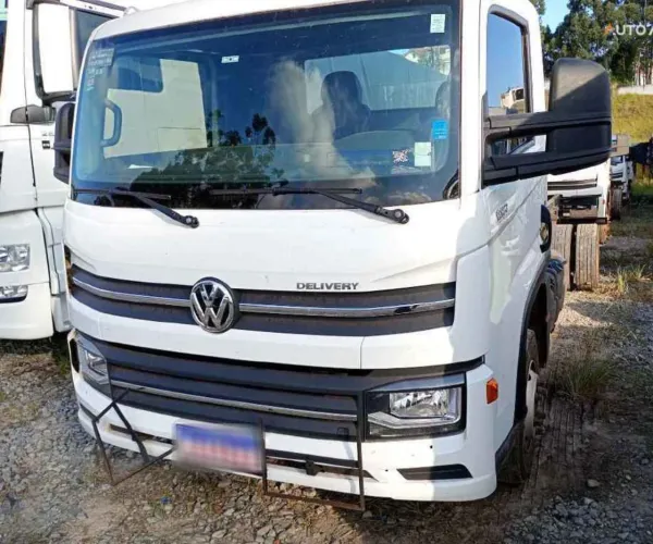 VW 11.180 ano 2023, 4x2, chassis, completo, em SP