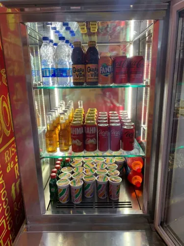 Expositora de bebidas, bolos e sorvete  vertical importado 