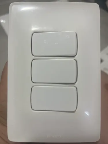 Interruptor de 3 seções LEGRAN PIAL