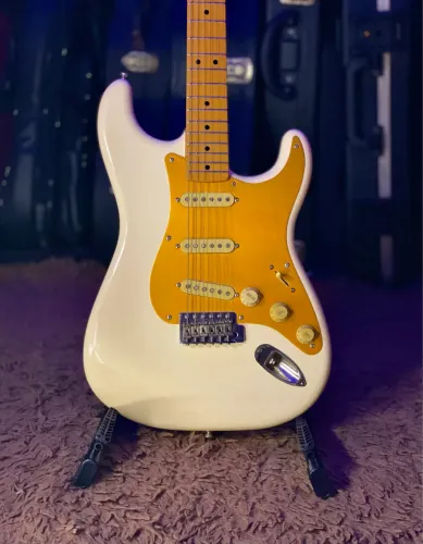 Guitarra Squier Classic Vibe 50s