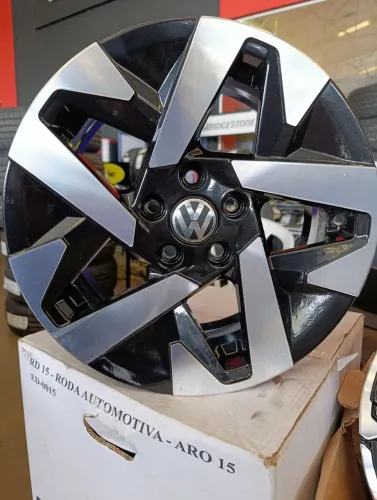 Roda Volkswagen R15 5x100
