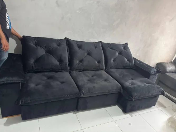 Sofá Novo Direto da fábrica Retrátil Reclinável Espuma D28 molas Preto com Design Moderno