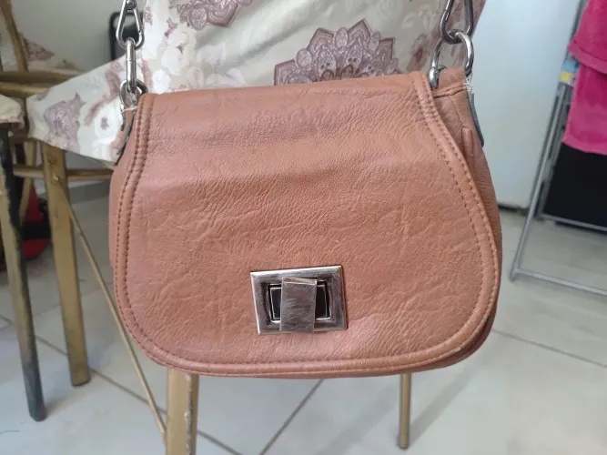 Bolsa de ombro feminina NEGOCIÁVEL 