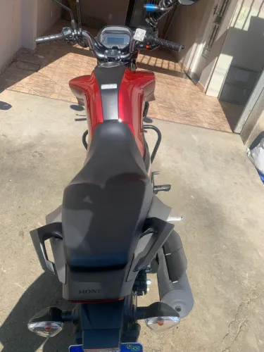 Vendo moto titan 160 2025  na cor vermelha com 6 meses de uso está em ótimo estado 