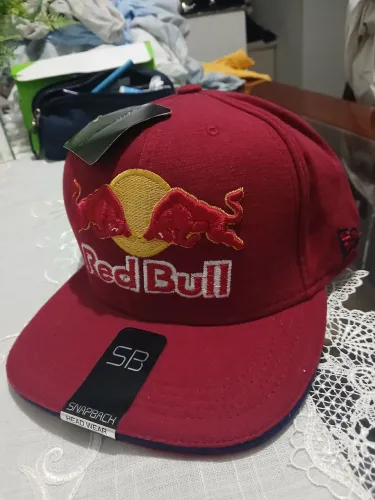 Boné Red bull
