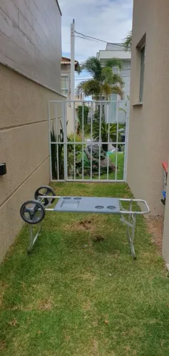 Mesa de apoio para área externa