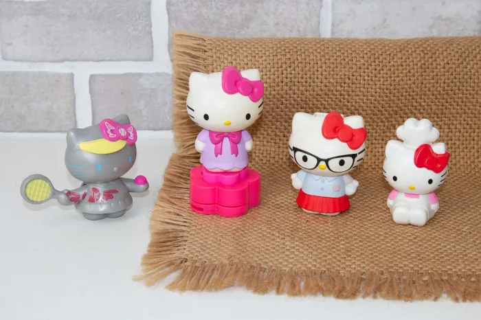 Kit com 4 Hello Kitty McDonalds