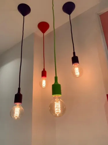 4 luminárias colorida + 4 lâmpadas filamentos