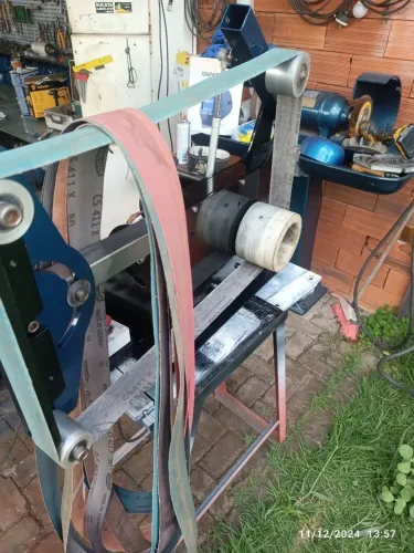 Lixadeira de cinta para cutelaria 